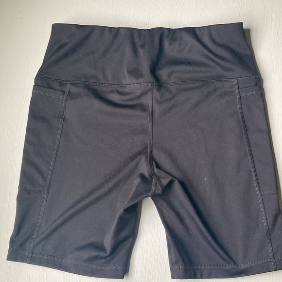 Biker Shorts with Side Pockets - Picture 4 of 4